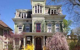 Hudson City Bed And Breakfast